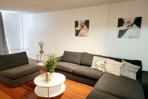 Copropriété à louer à Miami Beach, Floride: 1 chambre, 63.17 m2 № 2077991 - photo 2