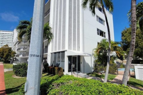 Copropriété à louer à Miami Beach, Floride: 1 chambre, 63.17 m2 № 2077991 - photo 22