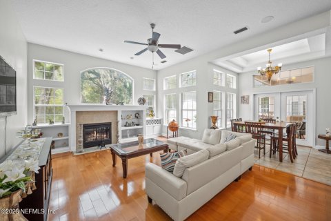 House in Jacksonville, Florida 5 bedrooms, 362.41 sq.m. № 772490 - photo 1