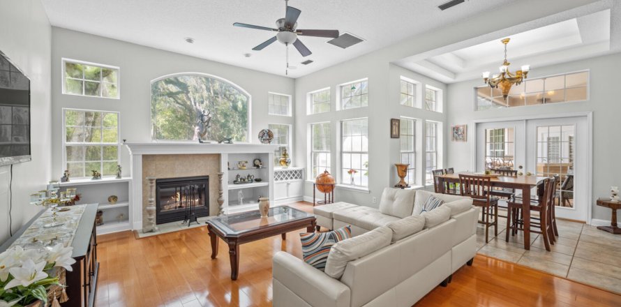 House in Jacksonville, Florida 5 bedrooms, 362.41 sq.m. № 772490