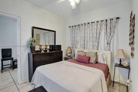 Снять в аренду коммерческую недвижимость в Майами, Флорида 3 спальни, 152.64м2, № 1990648 - фото 8