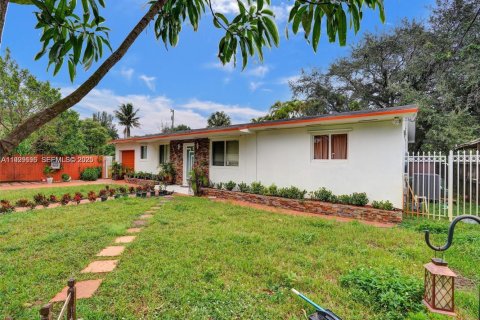 Снять в аренду коммерческую недвижимость в Майами, Флорида 3 спальни, 152.64м2, № 1990648 - фото 3