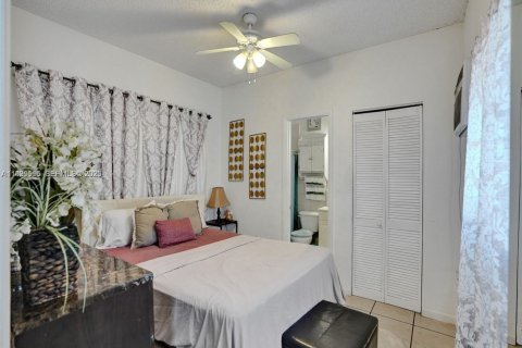 Снять в аренду коммерческую недвижимость в Майами, Флорида 3 спальни, 152.64м2, № 1990648 - фото 7