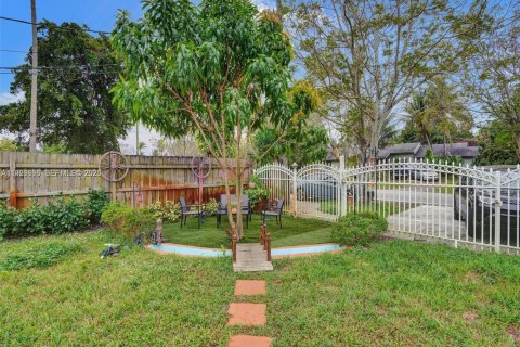 Снять в аренду коммерческую недвижимость в Майами, Флорида 3 спальни, 152.64м2, № 1990648 - фото 10