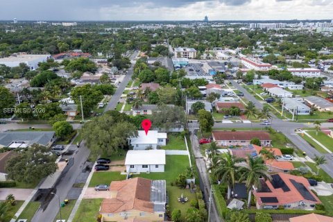 House in Dania Beach, Florida 3 bedrooms, 142.05 sq.m. № 2069126 - photo 19