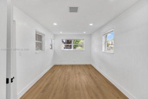 House in Dania Beach, Florida 3 bedrooms, 142.05 sq.m. № 2069126 - photo 7