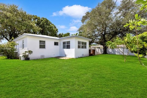 House in Dania Beach, Florida 3 bedrooms, 142.05 sq.m. № 2069126 - photo 26