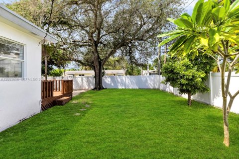 House in Dania Beach, Florida 3 bedrooms, 142.05 sq.m. № 2069126 - photo 27