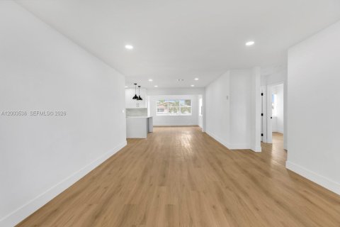 House in Dania Beach, Florida 3 bedrooms, 142.05 sq.m. № 2069126 - photo 6