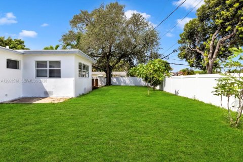 House in Dania Beach, Florida 3 bedrooms, 142.05 sq.m. № 2069126 - photo 25