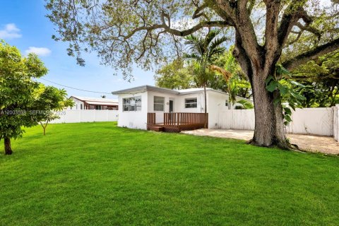 House in Dania Beach, Florida 3 bedrooms, 142.05 sq.m. № 2069126 - photo 28