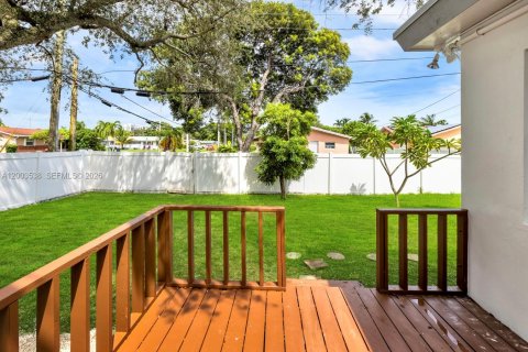 House in Dania Beach, Florida 3 bedrooms, 142.05 sq.m. № 2069126 - photo 23