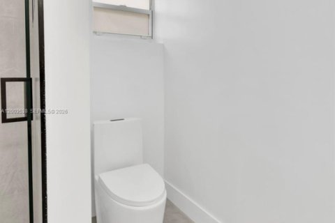 House in Dania Beach, Florida 3 bedrooms, 142.05 sq.m. № 2069126 - photo 14