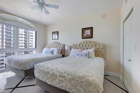 Copropriété à louer à Hallandale Beach, Floride: 2 chambres, 111.48 m2 № 1868464 - photo 14