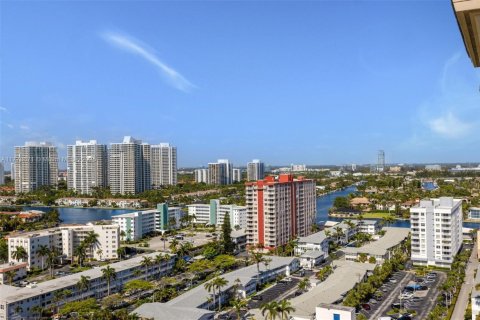 Copropriété à louer à Hallandale Beach, Floride: 2 chambres, 111.48 m2 № 1868464 - photo 3