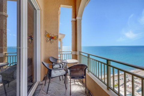 Condo à Hallandale Beach, Floride, 2 chambres  № 1868464