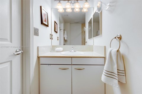 Copropriété à louer à Hallandale Beach, Floride: 2 chambres, 111.48 m2 № 1868464 - photo 8