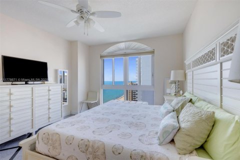 Copropriété à louer à Hallandale Beach, Floride: 2 chambres, 111.48 m2 № 1868464 - photo 16