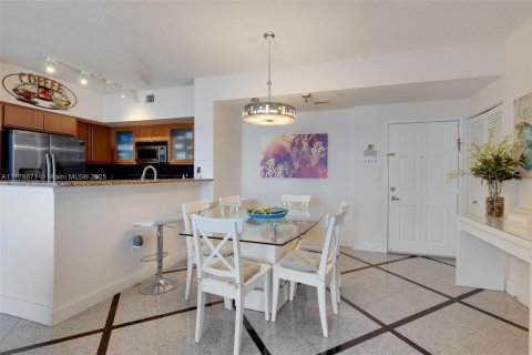 Copropriété à louer à Hallandale Beach, Floride: 2 chambres, 111.48 m2 № 1868464 - photo 23