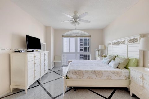 Copropriété à louer à Hallandale Beach, Floride: 2 chambres, 111.48 m2 № 1868464 - photo 15