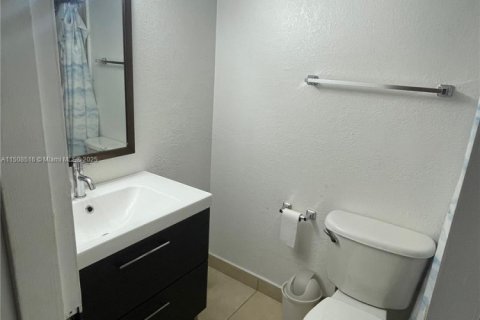 Condo in North Miami, Florida, 2 bedrooms  № 1874566 - photo 23
