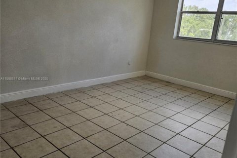 Condo in North Miami, Florida, 2 bedrooms  № 1874566 - photo 18