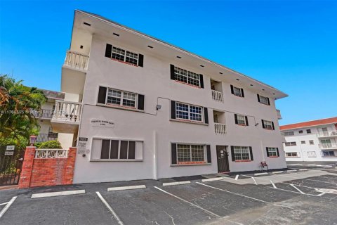 Condominio en venta en Fort Lauderdale, Florida, 1 dormitorio, 74.88 m2 № 2035463 - foto 14