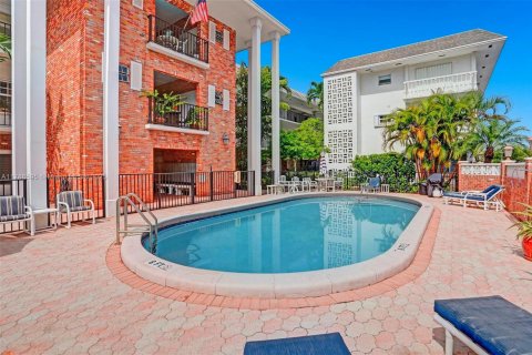 Condominio en Fort Lauderdale, Florida, 1 dormitorio № 2035463