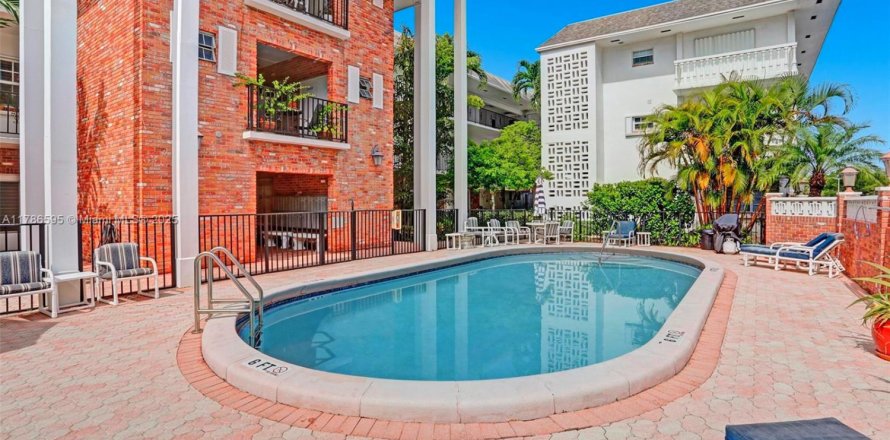 Condominio en Fort Lauderdale, Florida, 1 dormitorio  № 2035463