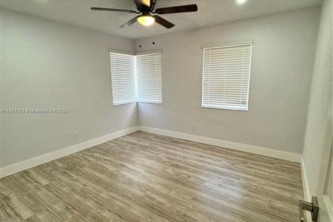 House in Pompano Beach, Florida 3 bedrooms, 82.96 sq.m. № 1830310 - photo 8