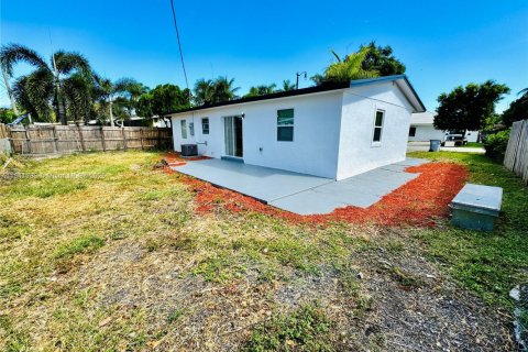 House in Pompano Beach, Florida 3 bedrooms, 82.96 sq.m. № 1830310 - photo 23
