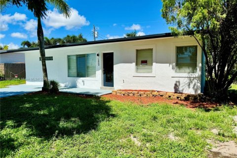 House in Pompano Beach, Florida 3 bedrooms, 82.96 sq.m. № 1830310 - photo 3