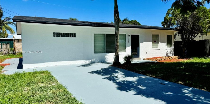 House in Pompano Beach, Florida 3 bedrooms, 82.96 sq.m. № 1830310