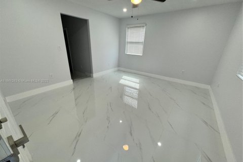 House in Pompano Beach, Florida 3 bedrooms, 82.96 sq.m. № 1830310 - photo 13