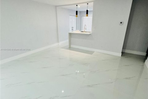 House in Pompano Beach, Florida 3 bedrooms, 82.96 sq.m. № 1830310 - photo 18