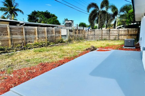 House in Pompano Beach, Florida 3 bedrooms, 82.96 sq.m. № 1830310 - photo 22