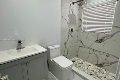 House in Pompano Beach, Florida 3 bedrooms, 82.96 sq.m. № 1830310 - photo 11