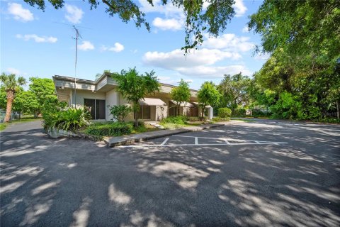 Commercial property in Tarpon Springs, Florida 198.07 sq.m. № 1849916 - photo 2