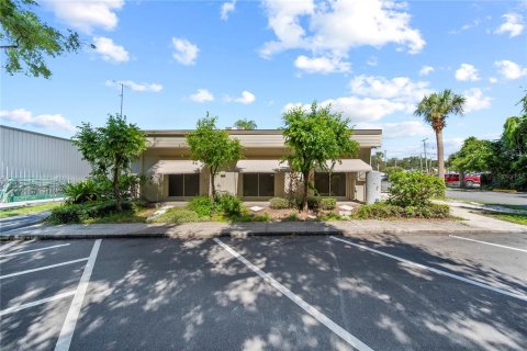 Commercial property in Tarpon Springs, Florida 198.07 sq.m. № 1849916 - photo 1