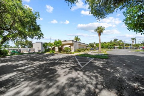 Commercial property in Tarpon Springs, Florida 198.07 sq.m. № 1849916 - photo 3