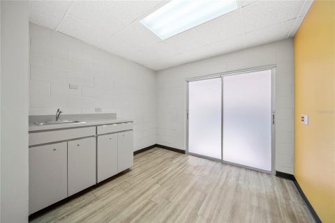 Commercial property in Tarpon Springs, Florida 198.07 sq.m. № 1849916 - photo 9