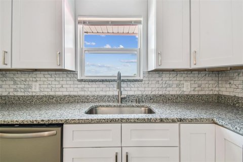 Apartamento en alquiler en Tarpon Springs, Florida, 2 dormitorios, 79.9 m2 № 1885403 - foto 17