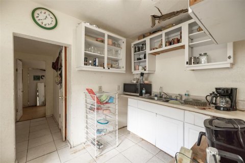 House in Tampa, Florida 4 bedrooms, 138.33 sq.m. № 1816067 - photo 8