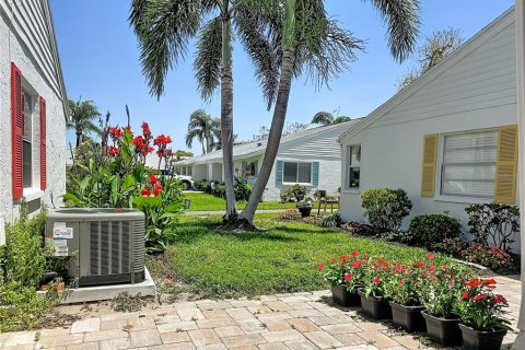 House in Bradenton, Florida 2 bedrooms, 130.9 sq.m. № 2223175 - photo 6
