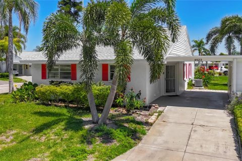 House in Bradenton, Florida 2 bedrooms, 130.9 sq.m. № 2223175 - photo 2