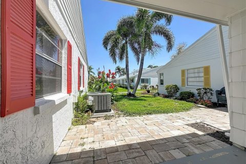 House in Bradenton, Florida 2 bedrooms, 130.9 sq.m. № 2223175 - photo 5