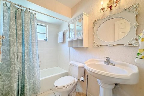 House in Bradenton, Florida 2 bedrooms, 130.9 sq.m. № 2223175 - photo 18