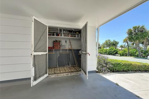 House in Bradenton, Florida 2 bedrooms, 130.9 sq.m. № 2223175 - photo 8