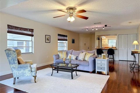 House in Bradenton, Florida 2 bedrooms, 130.9 sq.m. № 2223175 - photo 25