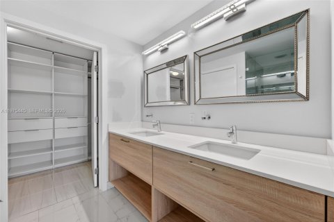 Copropriété à vendre à North Miami Beach, Floride: 1 chambre, 87.05 m2 № 2042121 - photo 16